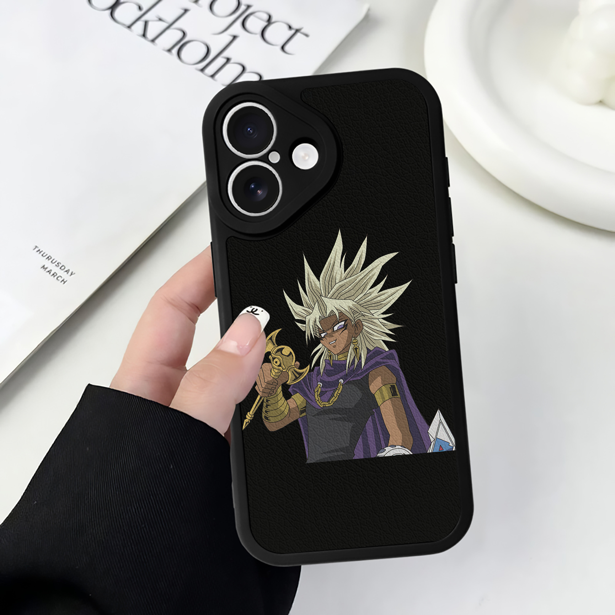 遊☆戯☆王 Yu-Gi-Oh! 【iPhone 16シリーズ対応】シリコンスマホケース（レザー調） 材質：シリコン